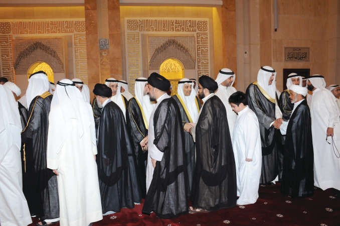 الشيخ سلمان الحمود والشيخ محمد العبدالله ويعقوب الصانع وياسر ابل وماحمد الجسار يتلقون العزاء﻿