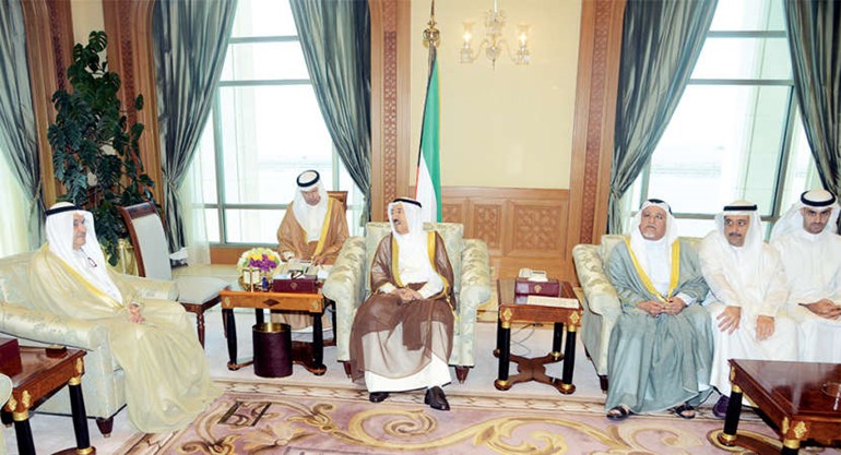 صاحب السمو الامير خلال لقائه رئيس مجلس التعاون المصريالكويتي محمد الصقر والسيد فواز خالد المرزوق والسيد بدر ناصر الخرافيبحضور الشيخ علي الجراح والسفير احمد فهد الفهد مدير مكتب صاحب السمو