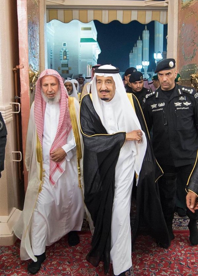 بالصور... خادم الحرمين الشريفين يصل المدينة المنورة ويزور المسجد النبوي