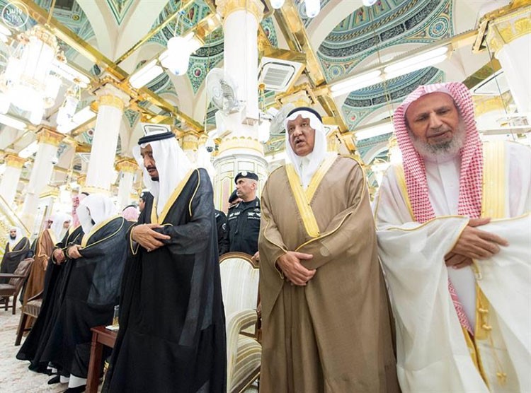 بالصور... خادم الحرمين الشريفين يصل المدينة المنورة ويزور المسجد النبوي