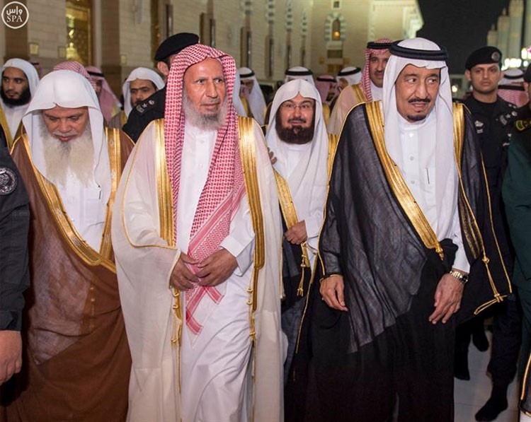 بالصور... خادم الحرمين الشريفين يصل المدينة المنورة ويزور المسجد النبوي