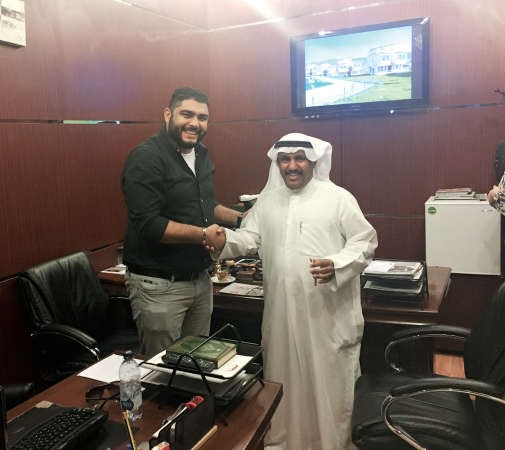 الشركة تسلم احد عملائها مفتاح وحدة في مشروع رانكلي ايفلر