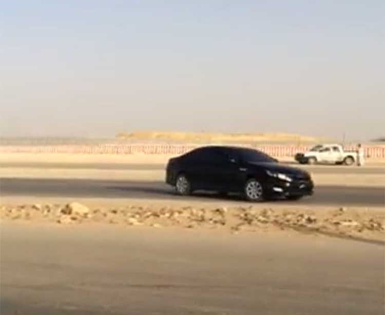 بالفيديو.. حادث مروع لشاب سعودي أمام أصدقائه بعد الاستعراض بسيارته