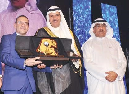 وليد كنفاني والزميل عدنان الراشد يكرمان الشيخ سلمان الحمود	قاسم باشا﻿