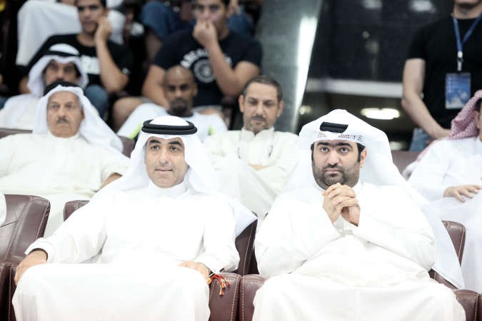 فواز الحساوي مع خالد الروضان في المنصة الرئيسية﻿