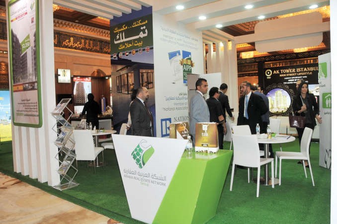 اقبال كبير على جناح الشبكة العربية العقارية ﻿