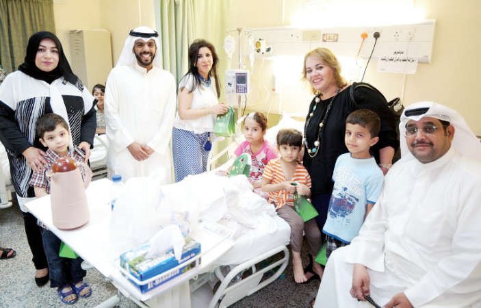جانب من زيارة فريق التجاري للاطفال 