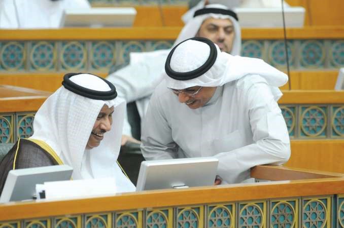 سمو الشيخ جابر المبارك يستمع للشيخ خالد الجراح
