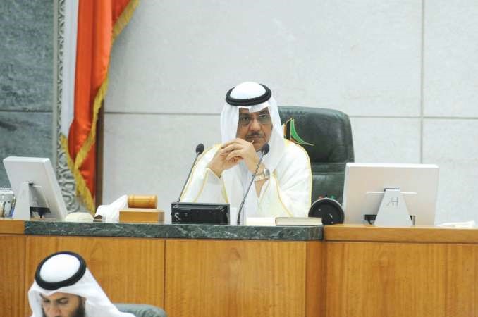 مبارك الخرينج مترئسا جانبا من جلسة امس
