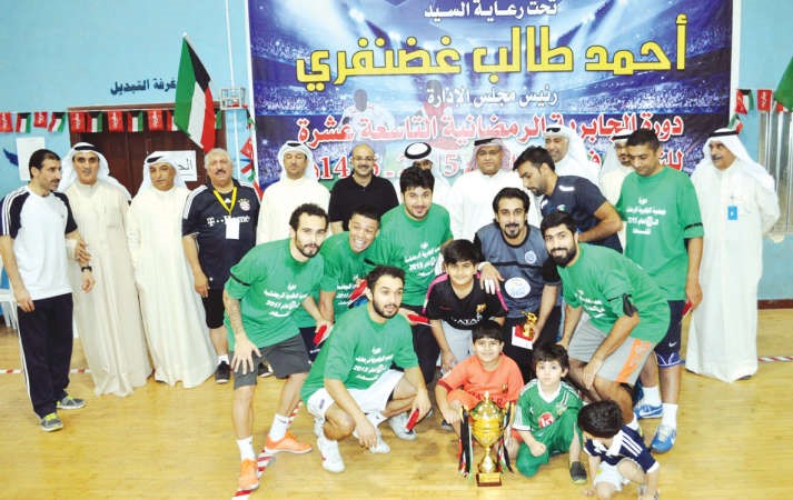 فرحة لاعبي البلوشي بالكاس