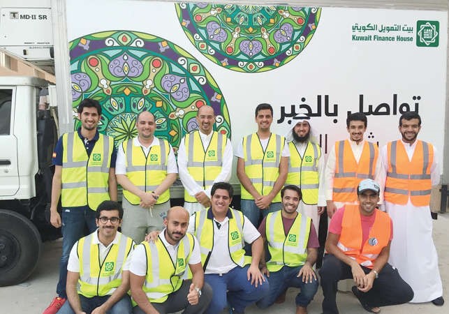 زياد العمر متوسطا فريق بيتك والمتطوعين 