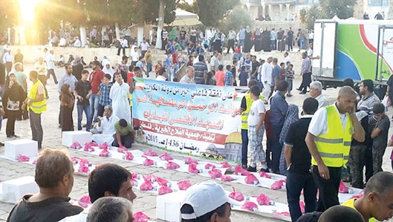 الموائد الكويتية في باحات المسجد الاقصى﻿