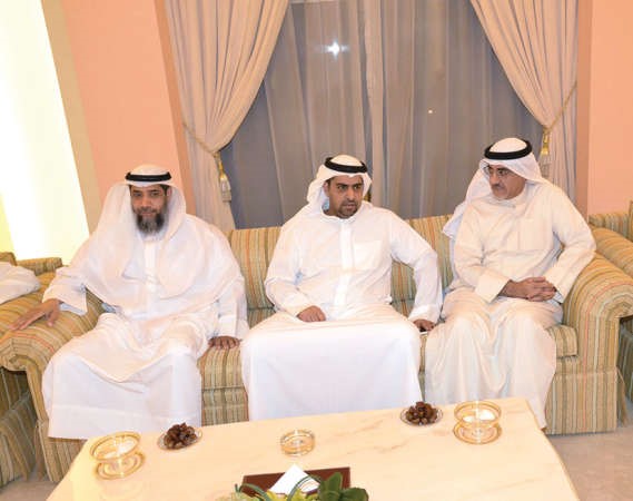 د خليل عبدالله وراكان النصف ود عبدالرحمن الجيران ﻿