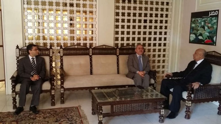 السفير عبدالكريم سليمان والسفير محمد حسين بحر العلوم والمستشار يسري خليل ﻿