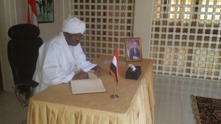 السفير السوداني يسجل تعازيه﻿