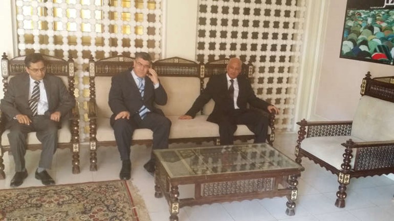 السفير الجزائري معزيا﻿