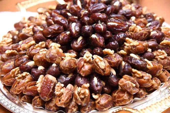 تمور محشوة بالمكسرات 