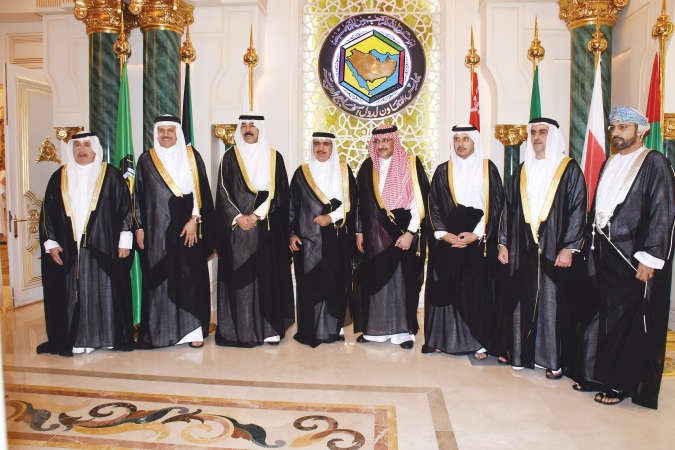 صاحب السمو الملكي الامير محمد بن نايف والشيخ عبدالله بن ناصر بن خليفة والشيخ محمد الخالد والشيخ سيف بن زايد ال نهيان والشيخ راشد بن عبدالله ال خليفة وحمود بن فيصل البوسعيدي ودعبداللطيف الزياني والفريق سليمان الفهد