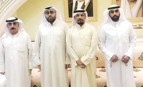 عدد من افراد اسرة الشهيد حسين اسماعيل الشيخ ﻿