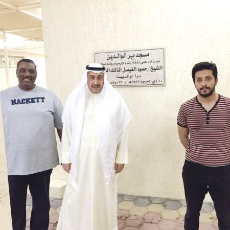 الشيخ فيصل الحمود اشرف على عملية التنظيم في المسجد