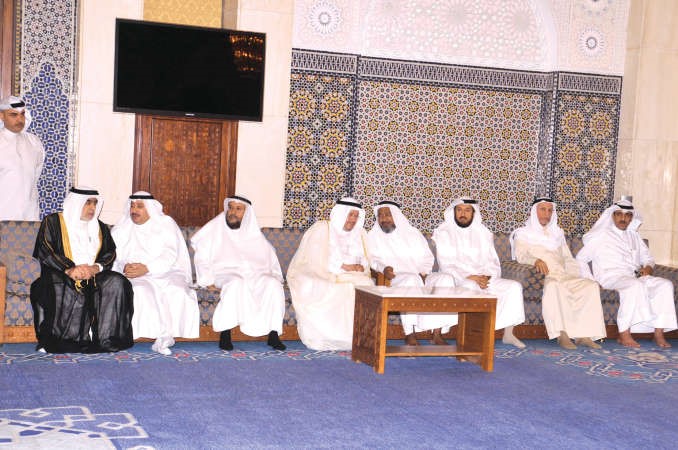 د عادل الفلاح ودليد الشعيب ود ابراهيم الصالح وعدنان عبدالصمد وخليف الاذينة وعبدالوهاب الوزان وعيسى العبيدلي