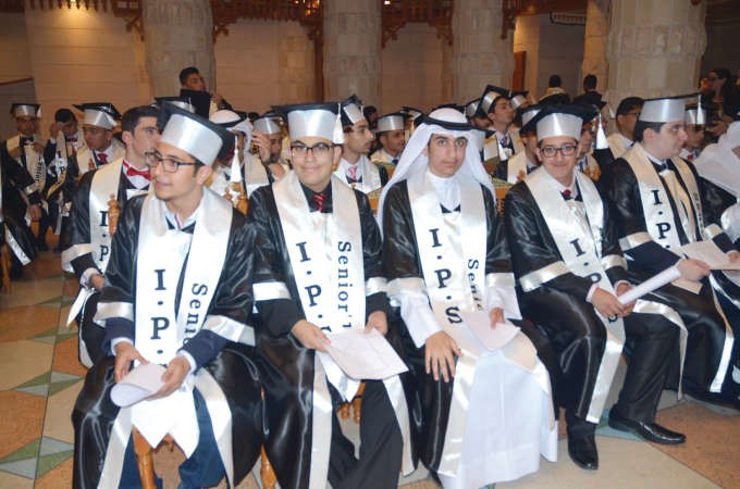 عدد من طلبة الاخلاص المتميزين﻿