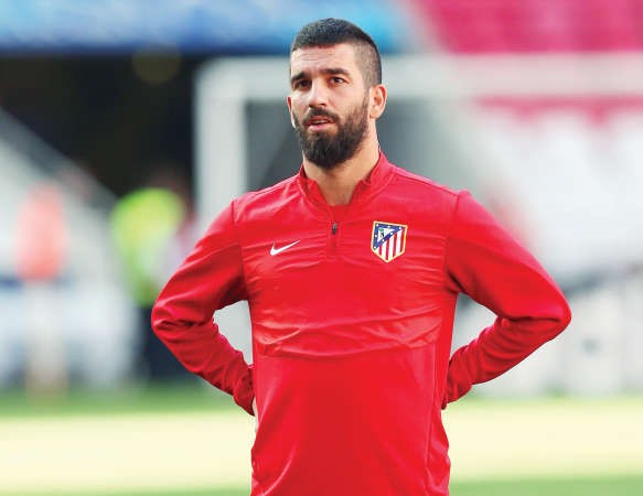 برشلونة يسعى لتدعيم وسطه بضم اللاعب التركي