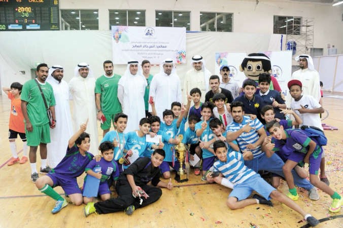 الصالح والنصف والسبيعي يكرمون الفريق البطل 