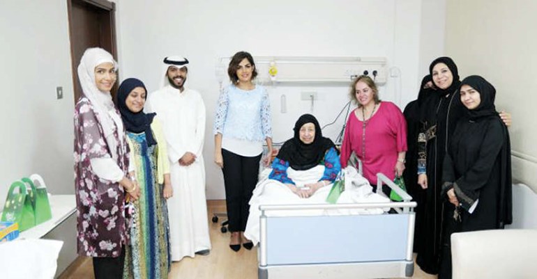 فريق ادارة الاعلان والعلاقات العامة يشاركون مرضى السرطان فرحة القرقيعان ﻿