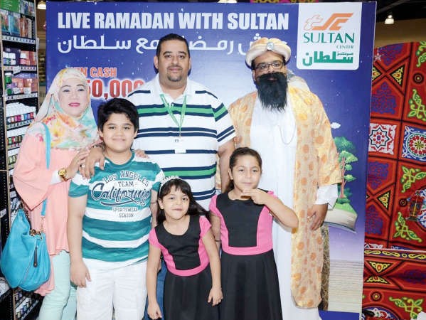 مركز سلطان يقدّم فقرة «الحكواتي» لعملائه في كل فروعه