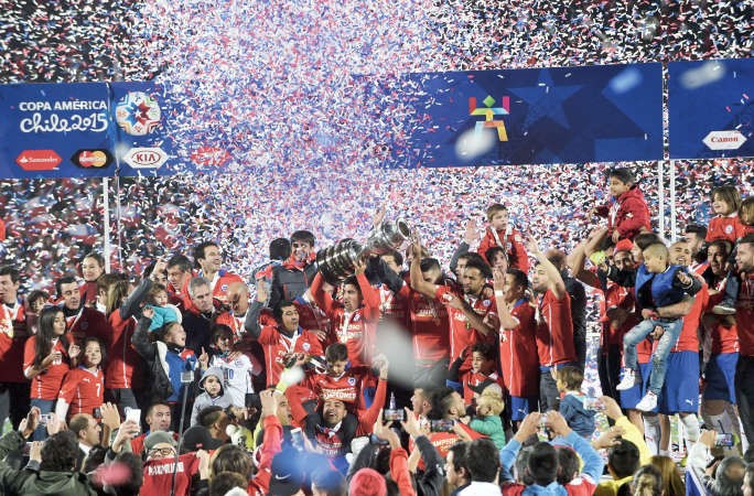 فرحة لاعبي منتخب تشيلي بتحقيق اول لقب لهم في بطولة كوبا اميركاافپ﻿