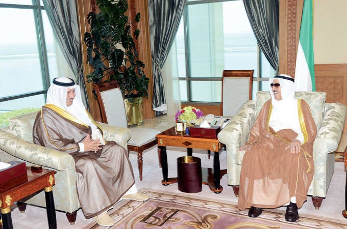 صاحب السمو الامير الشيخ صباح الاحمد مستقبلا سمو الشيخ جابر المبارك 