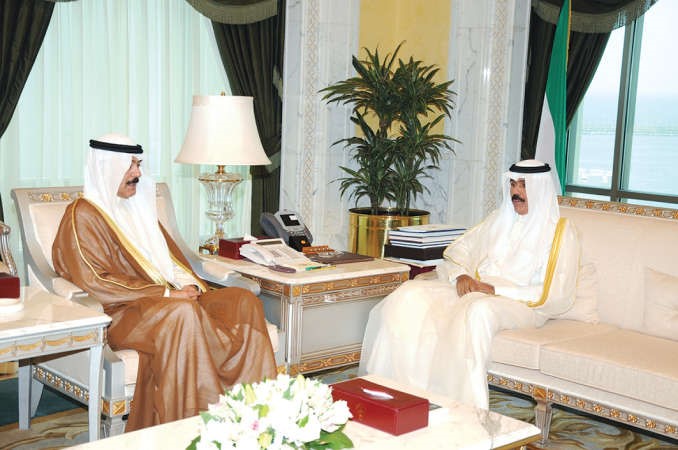 سمو ولي العهد الشيخ نواف الاحمد مستقبلا الشيخ محمد الخالد