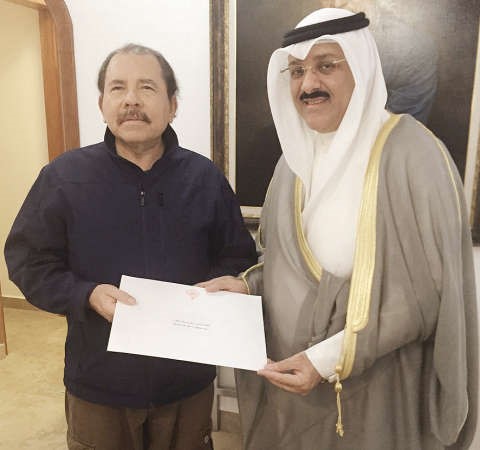 السفير سميح حيات يسلم رئيس نيكاراغوا دانييل اورتيغا رسالة صاحب السمو الامير