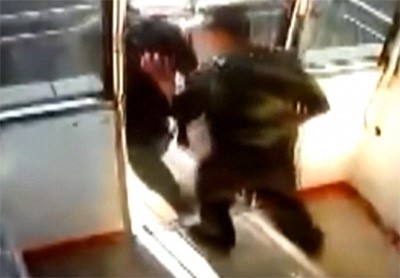 بالفيديو.. شاهد ردة فعل الصينيين على هزة أرضية سجلتها الكاميرات