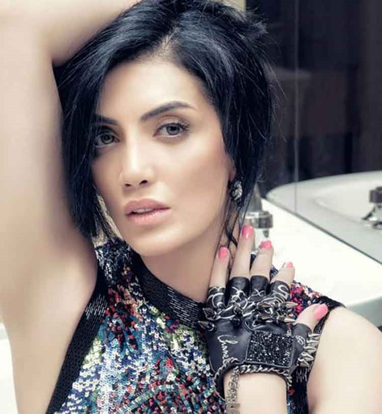 بالصور.. شاهد كيف أصبحت حورية فرغلي بعد أحدث عملية تجميل