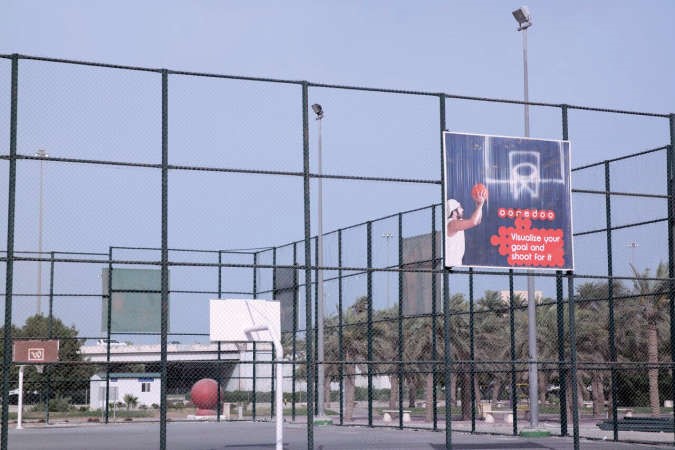 ممشى الواحة في منطقة مشرف يوفر عددا كبيرا من الالعاب والملاعب الرياضية﻿