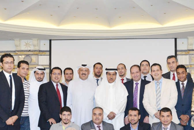 الشامي والنصف يتوسطان المكرمين﻿