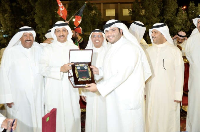تبادل الدروع في الختام 