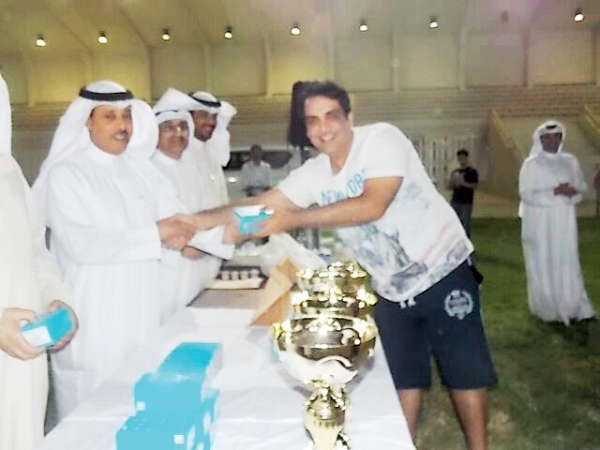 مسلم السبيعي يسلم الميداليات للفائزين