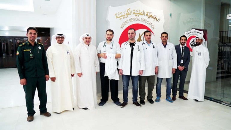 فريق البنك يشارك الطاقم الطبي وجبة الافطار ﻿