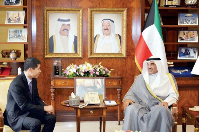 الشيخ صباح الخالد مستقبلا السفير الصيني وانغ دي﻿
