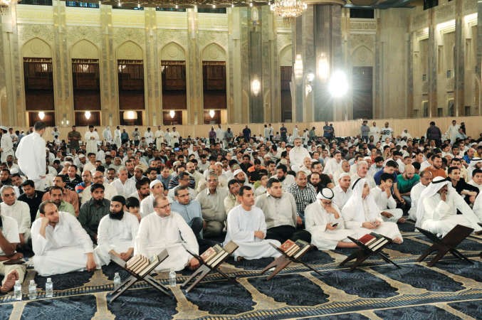 عدد كبير من المصلين احيوا ليلة 21﻿