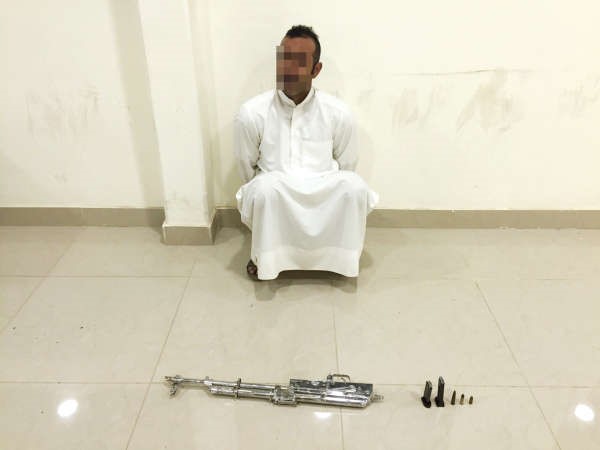 البدون وامامه الكلاشينكوف ﻿