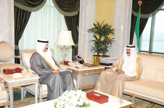 سمو ولي العهد الشيخ نواف الاحمد مستقبلا الشيخ محمد الخالد﻿