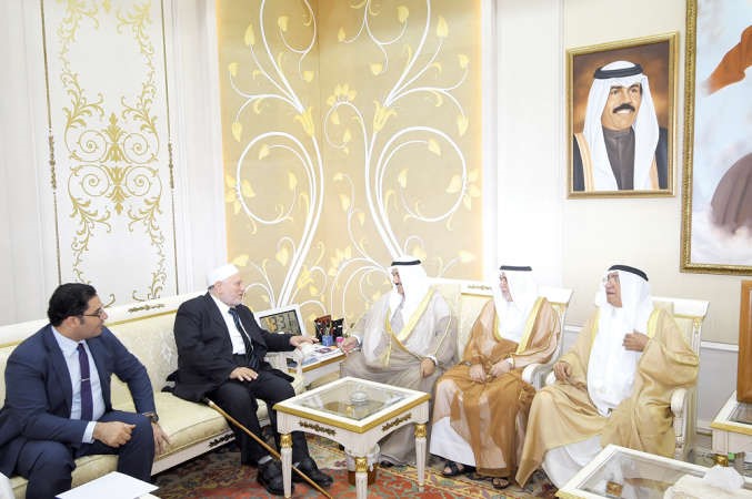 سمو الشيخ ناصر المحمد مستقبلا داحمد عمر هاشم﻿