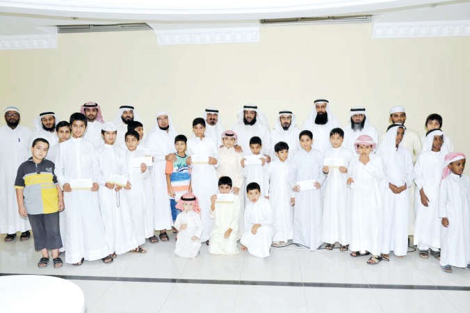 صورة جماعية للمكرمين خلال الحفل﻿