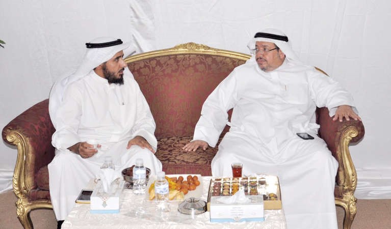 دعادل الفلاح خلال زيارته الى مسجد الراشد