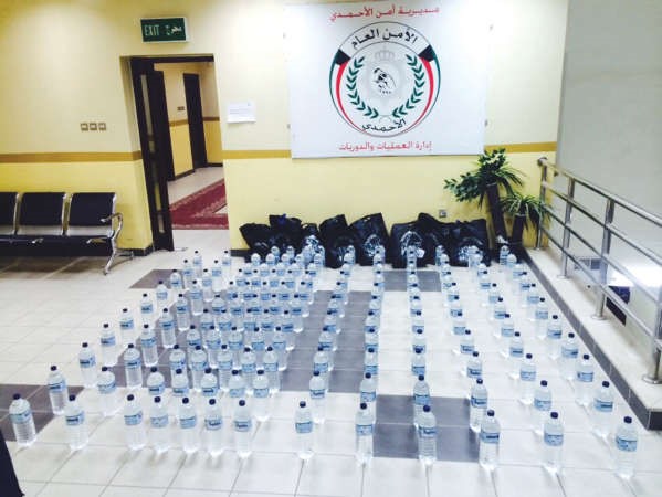 الخمور المحلية المضبوطة في السيارة