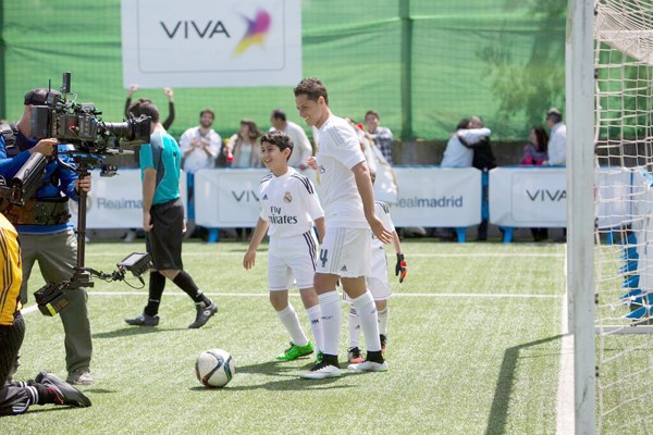 لاعب نادي ريال مدريد خلال تصوير الاعلان